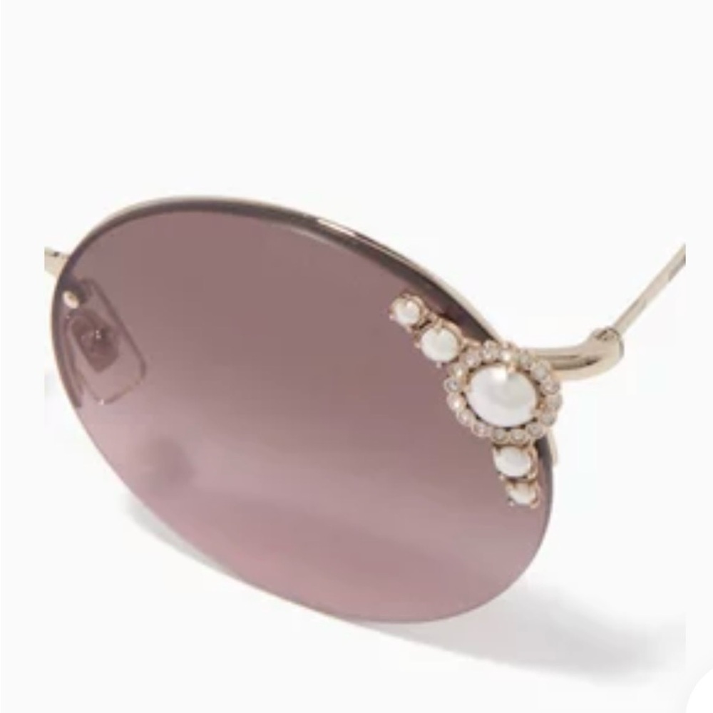 Elegant Miu Miu's Manière Sunglasses with pearl
Embellishments - Picture 9 of 10